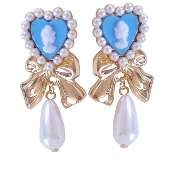 💎NEW💎 VINTAGE CAMEO BAROQUE PEARL EARRING - Picture 3 of 8